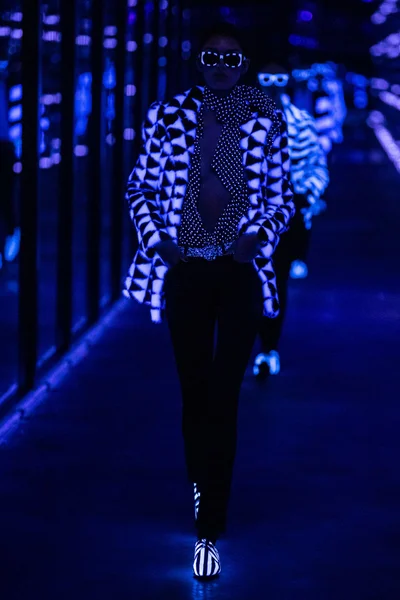 Look 76